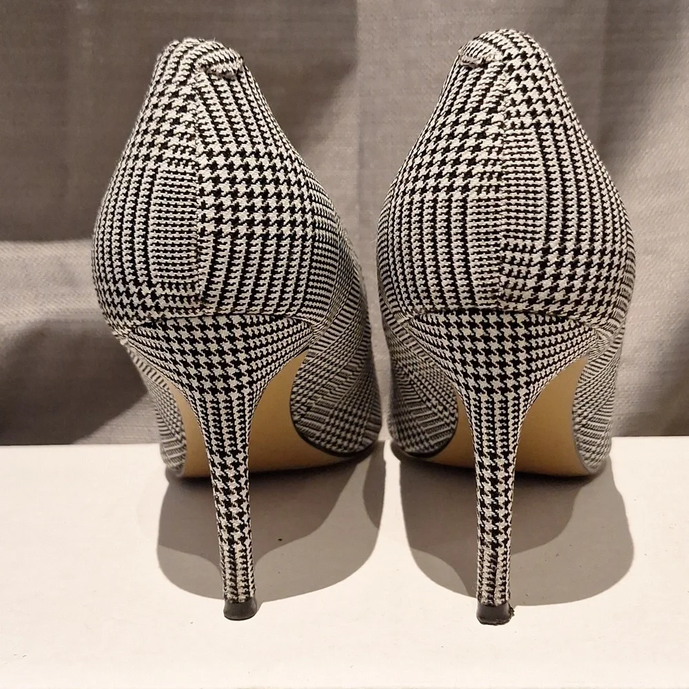 Marc Fisher Darren Black And White Hounds Tooth Pointy Toe Pump Size 7 M